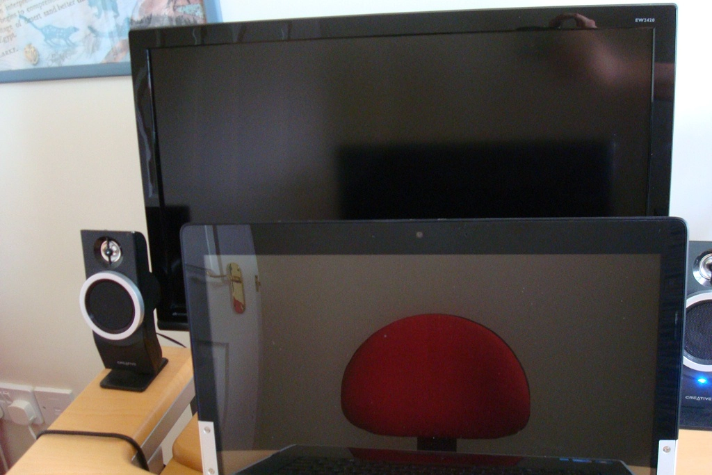 BenQ 'very light' matte and Dell TrueLife (PC off)