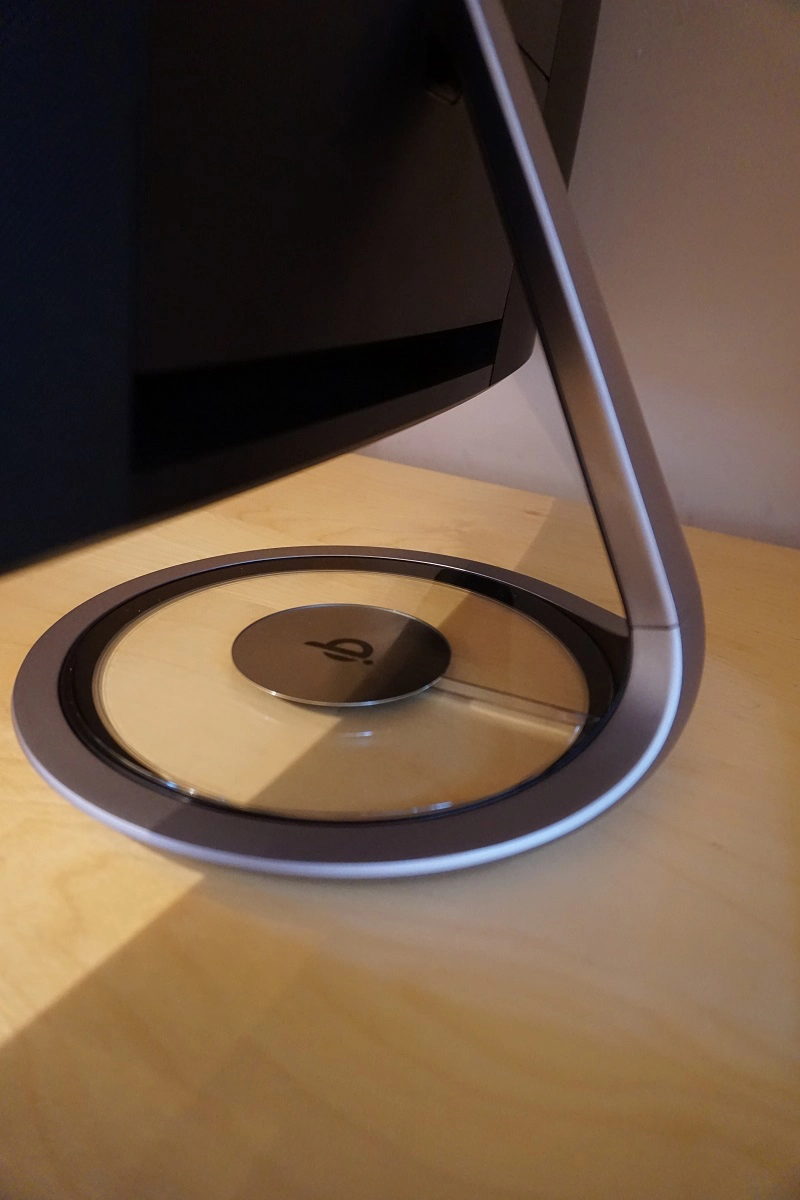 Qi charger from the side