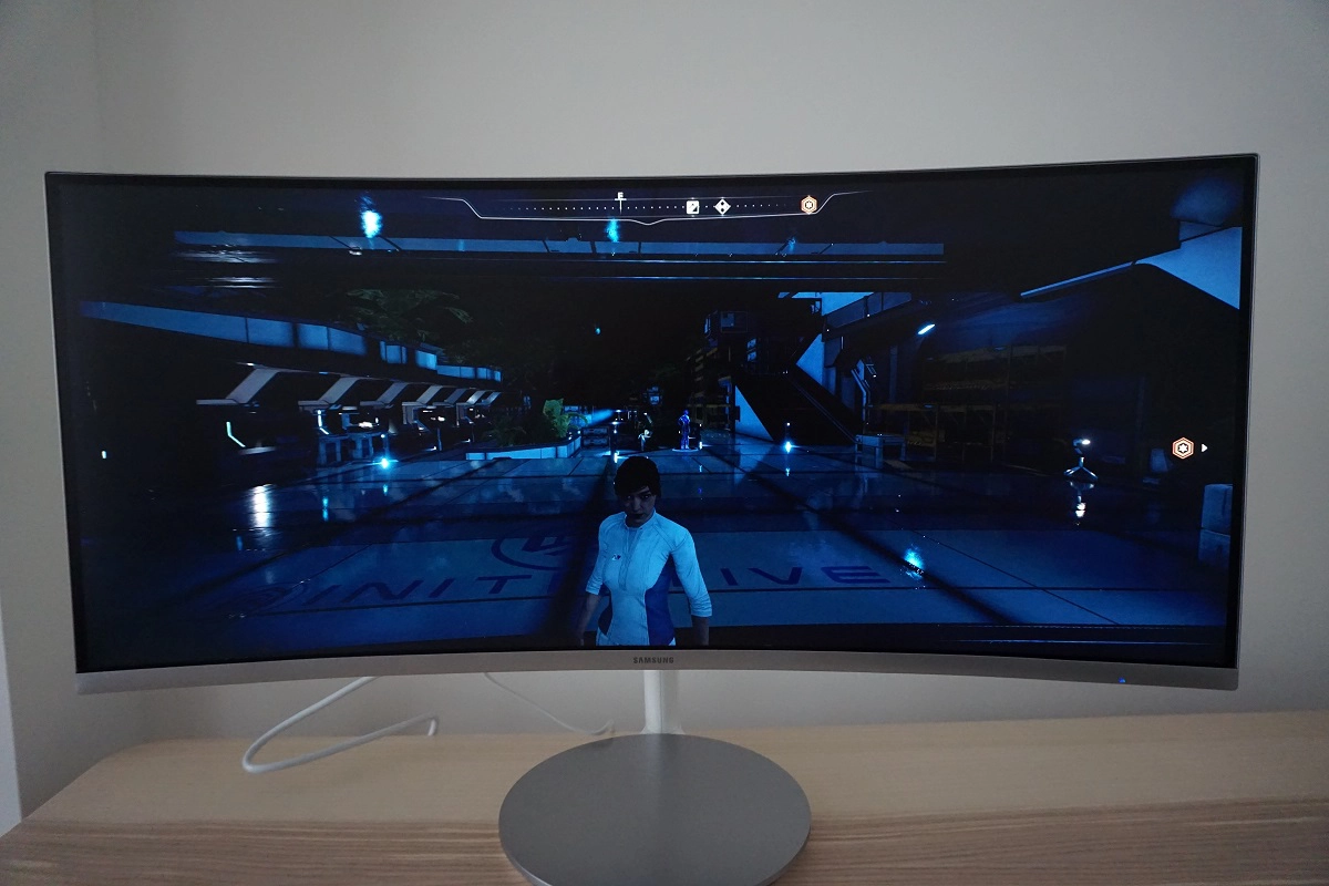 Samsung maximiza la experiencia de juego con su monitor panorámico CF791  Premium Curved